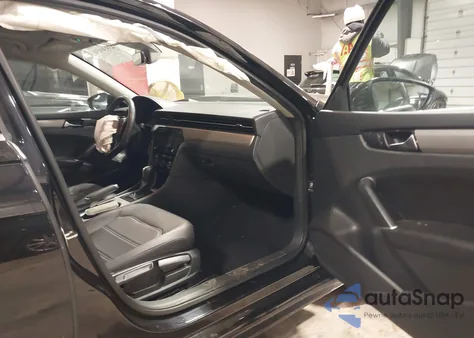 2021 Volkswagen Passat 2.0T Se z USA, uszkodzony, nr VIN 1VWSA7A32MC015785